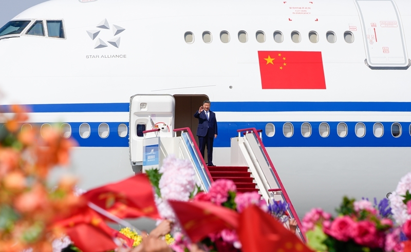 習(xí)近平率中央代表團抵達(dá)烏魯木齊出席新疆維吾爾自治區(qū)成立70周年慶祝活動